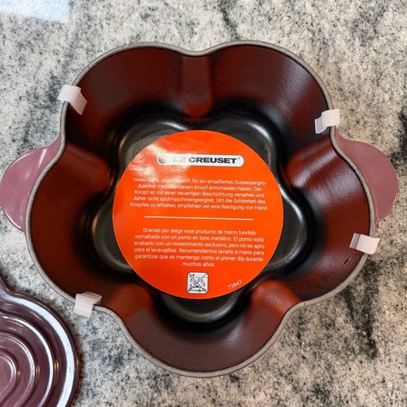 Le Creuset Rare Fleur Cocotte 20c FIG Flower Cast Iron Dutch Oven - Picture 2 of 4